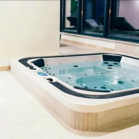 Marina Breeze - Pool Jacuzzi Pool Sauna * Năvodari